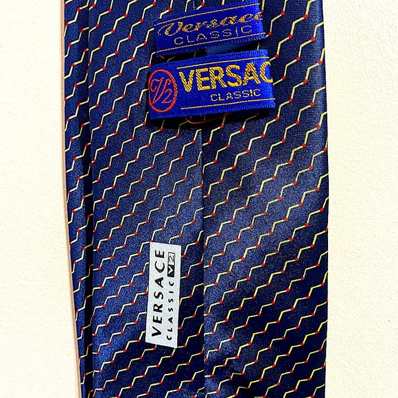 Beautiful navy yellow and red mens Versace V2 classic tie - Picture 2 of 6